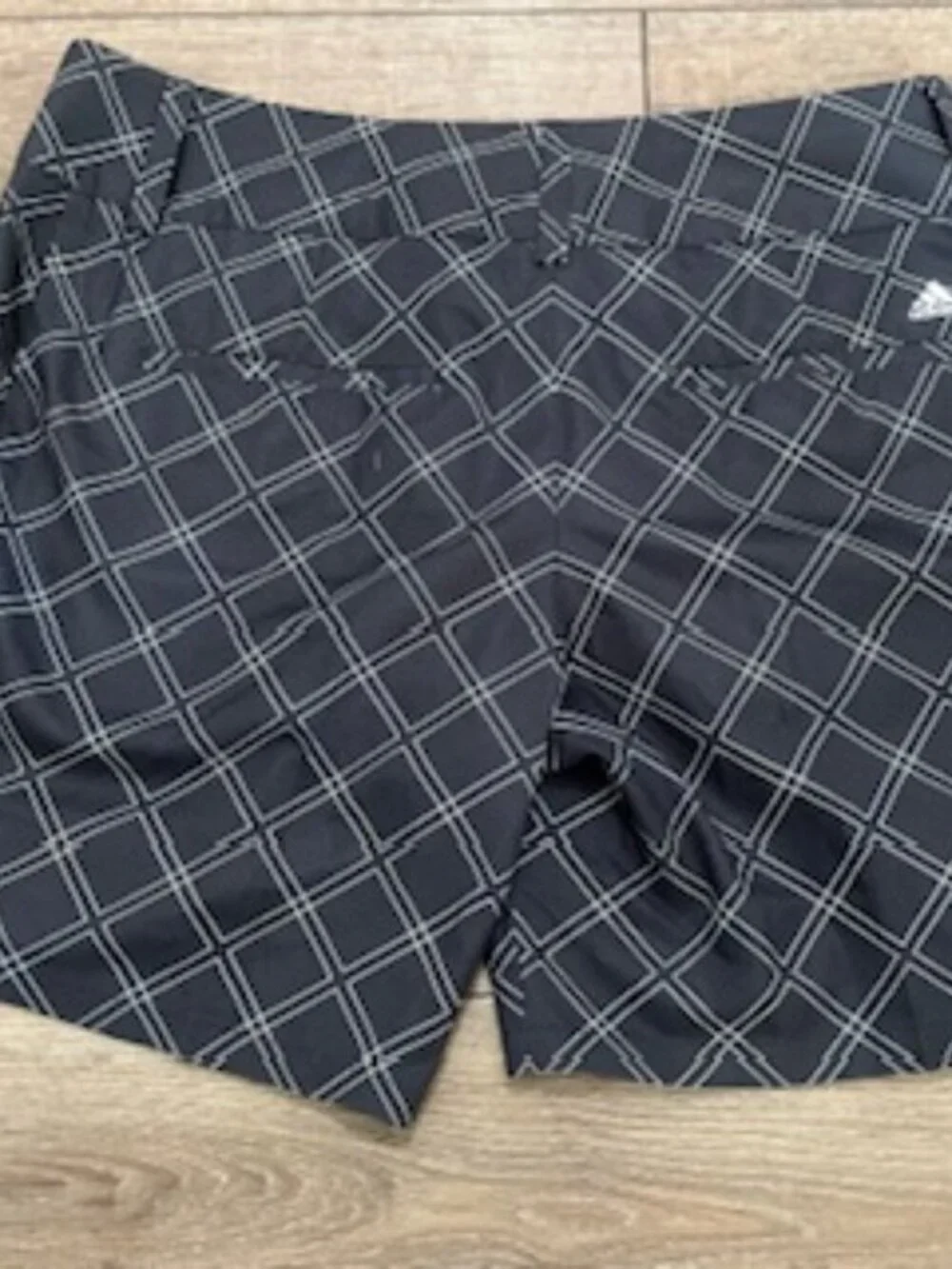 Adidas Golf shorts Women’s‎ size 10 lightweight breathable black geometric print